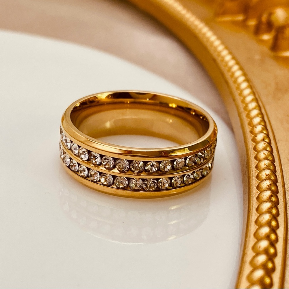Stunning Titanium Diamonds CZ Wedding Band Ring in Gold - Picture 6 of 10
